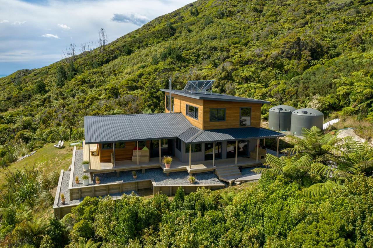 Tasman Sea Retreat Lodge *